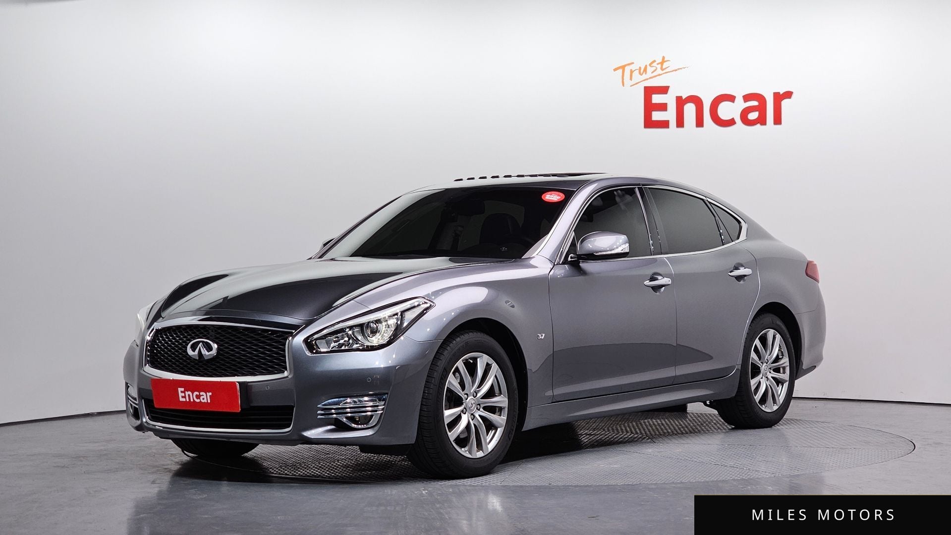 Infiniti Q70 2017 — фото 1 из 12