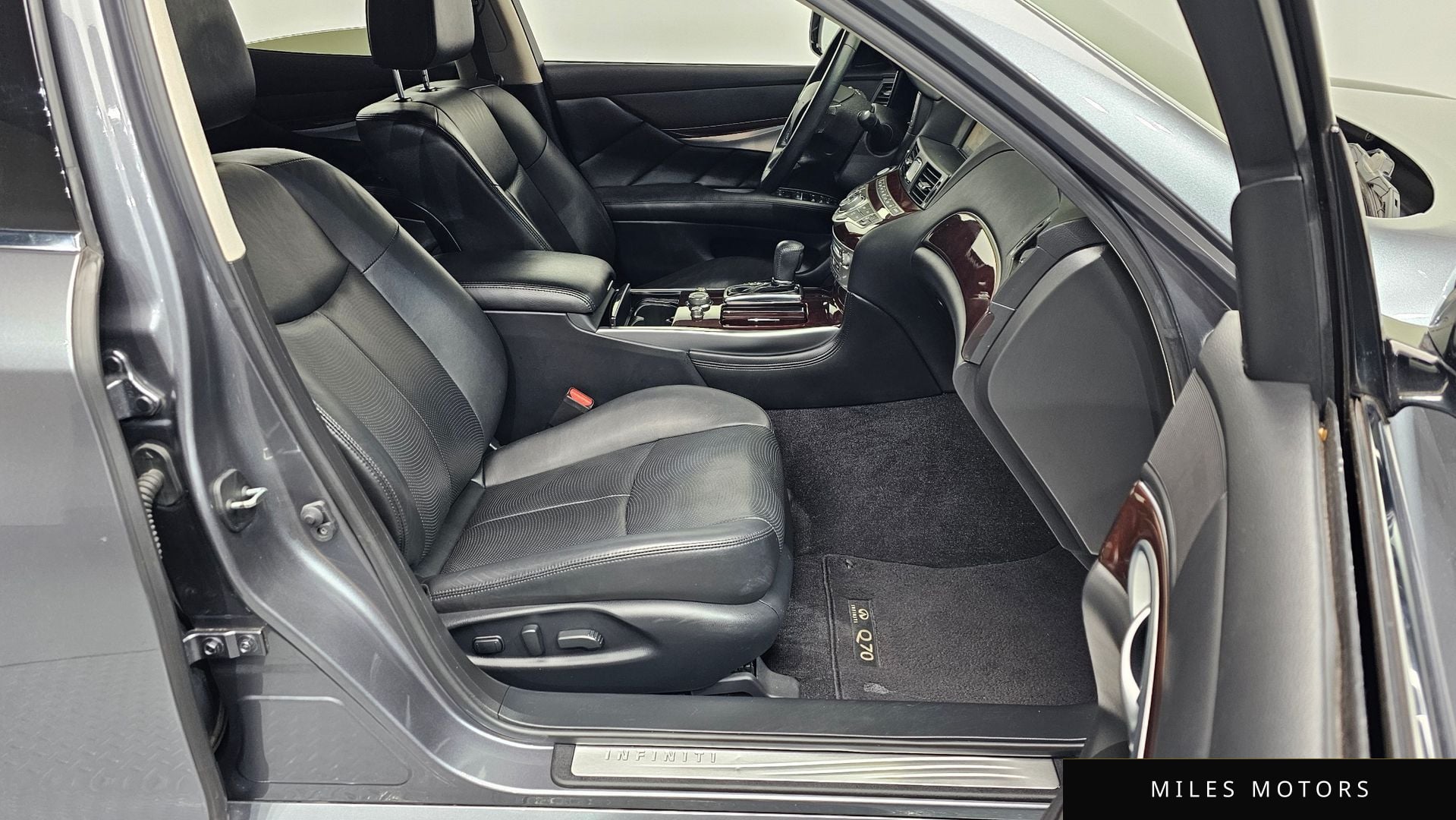 Infiniti Q70 2017 — миниатюра 10