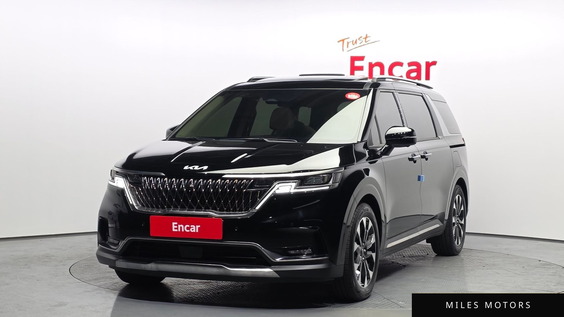 Kia Carnival 2023 — фото 1 из 12