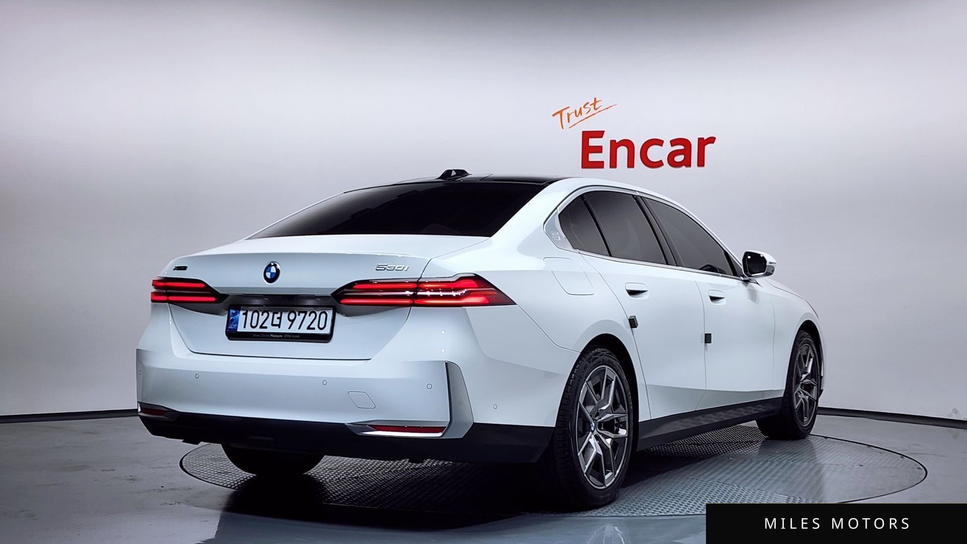BMW 5 Series (G60) 2024 — миниатюра 2