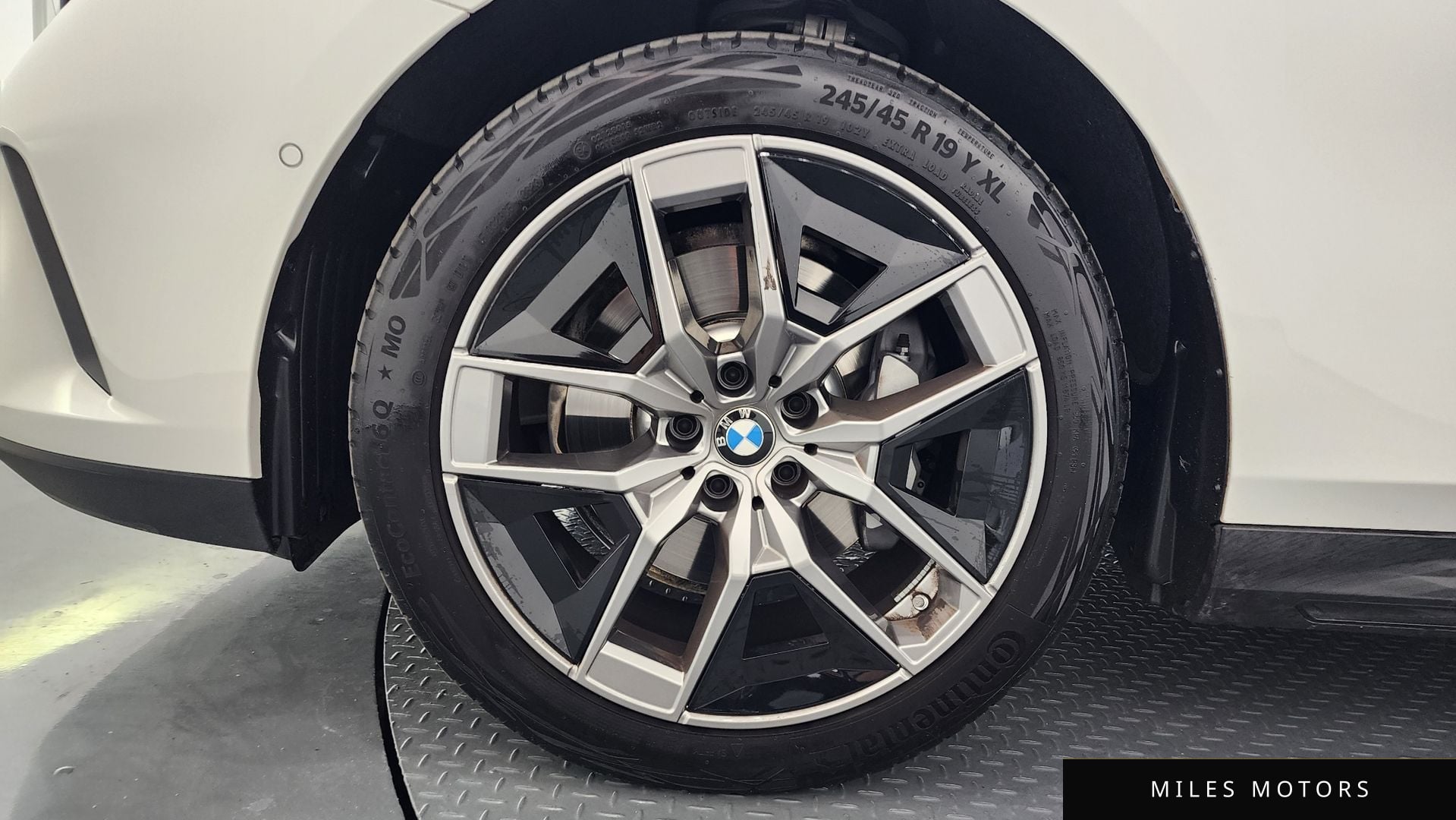 BMW 5 Series (G60) 2024 — миниатюра 5