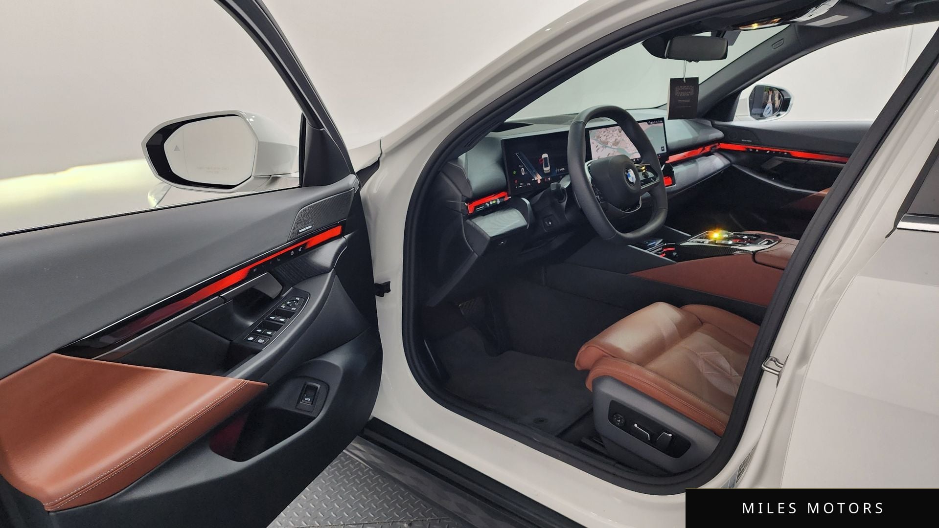BMW 5 Series (G60) 2024 — миниатюра 10