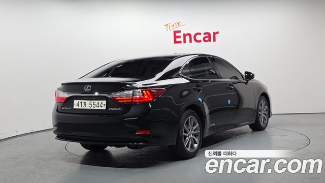 Лексус ES300h 2018 — миниатюра 2