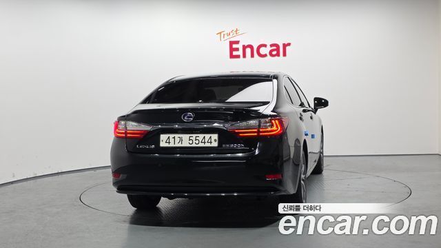 Лексус ES300h 2018 — миниатюра 4