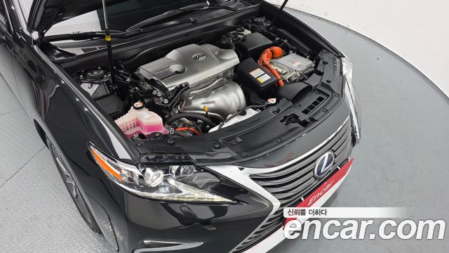 Лексус ES300h 2018 — миниатюра 6