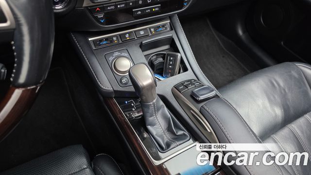 Лексус ES300h 2018 — миниатюра 9