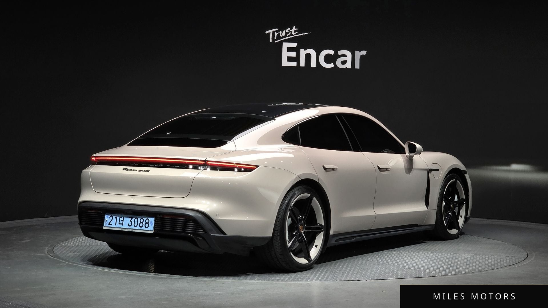Porsche 타이칸 2023 — миниатюра 2