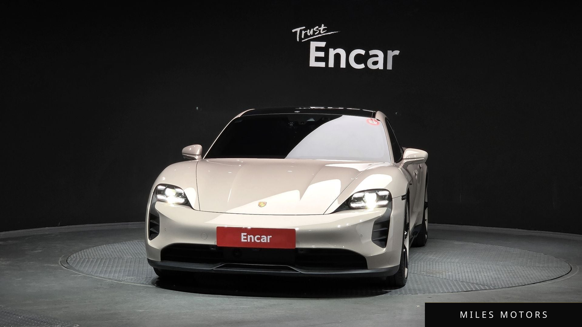 Porsche 타이칸 2023 — миниатюра 3