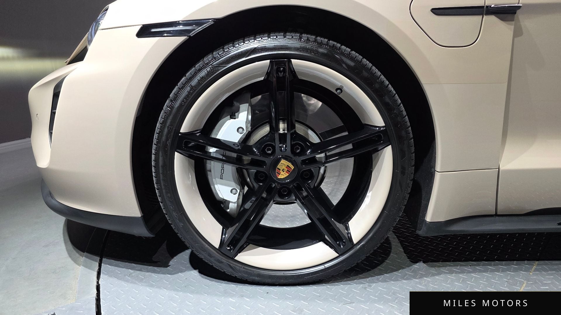Porsche 타이칸 2023 — миниатюра 5