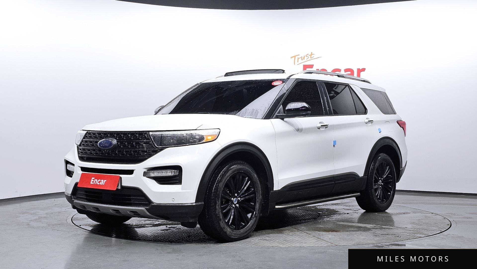 Ford Explorer 2020 — фото 1 из 12