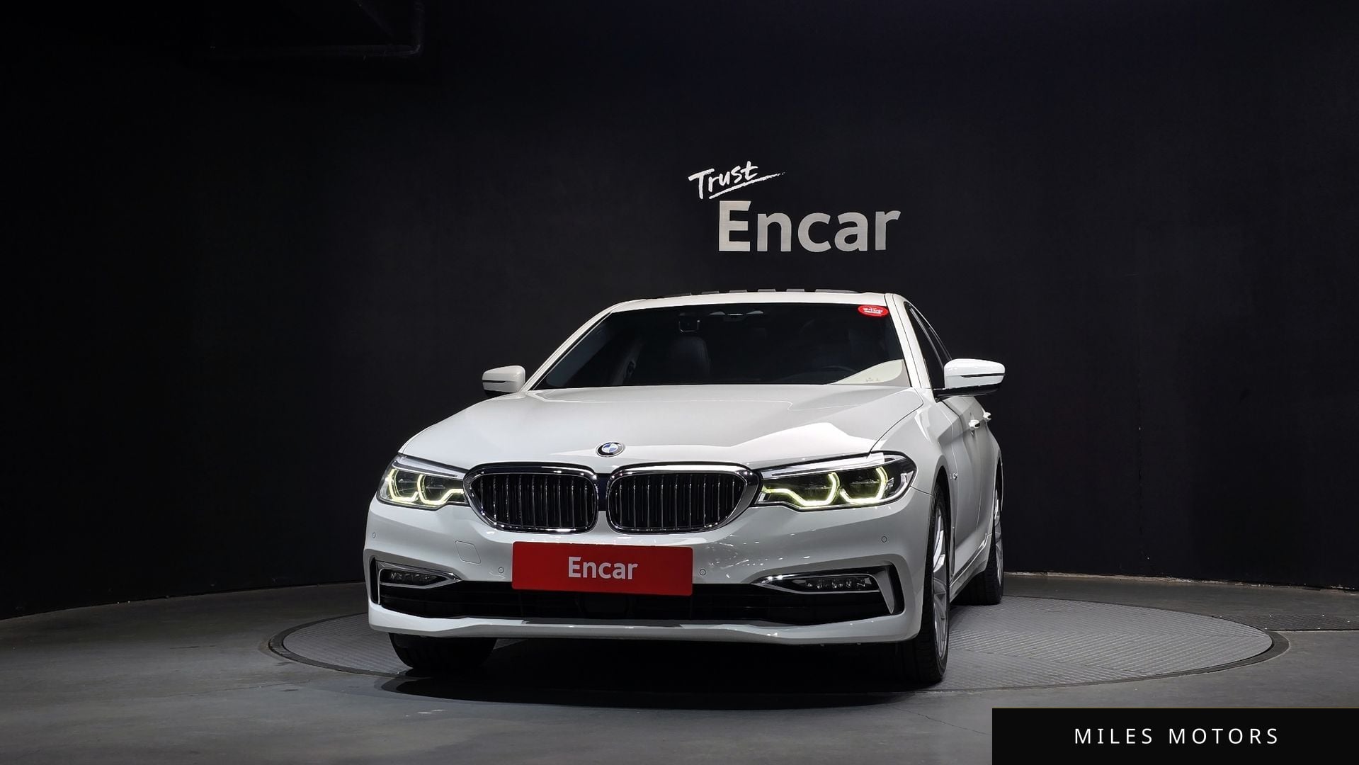 BMW 5 Series (G30) 2018 — миниатюра 3