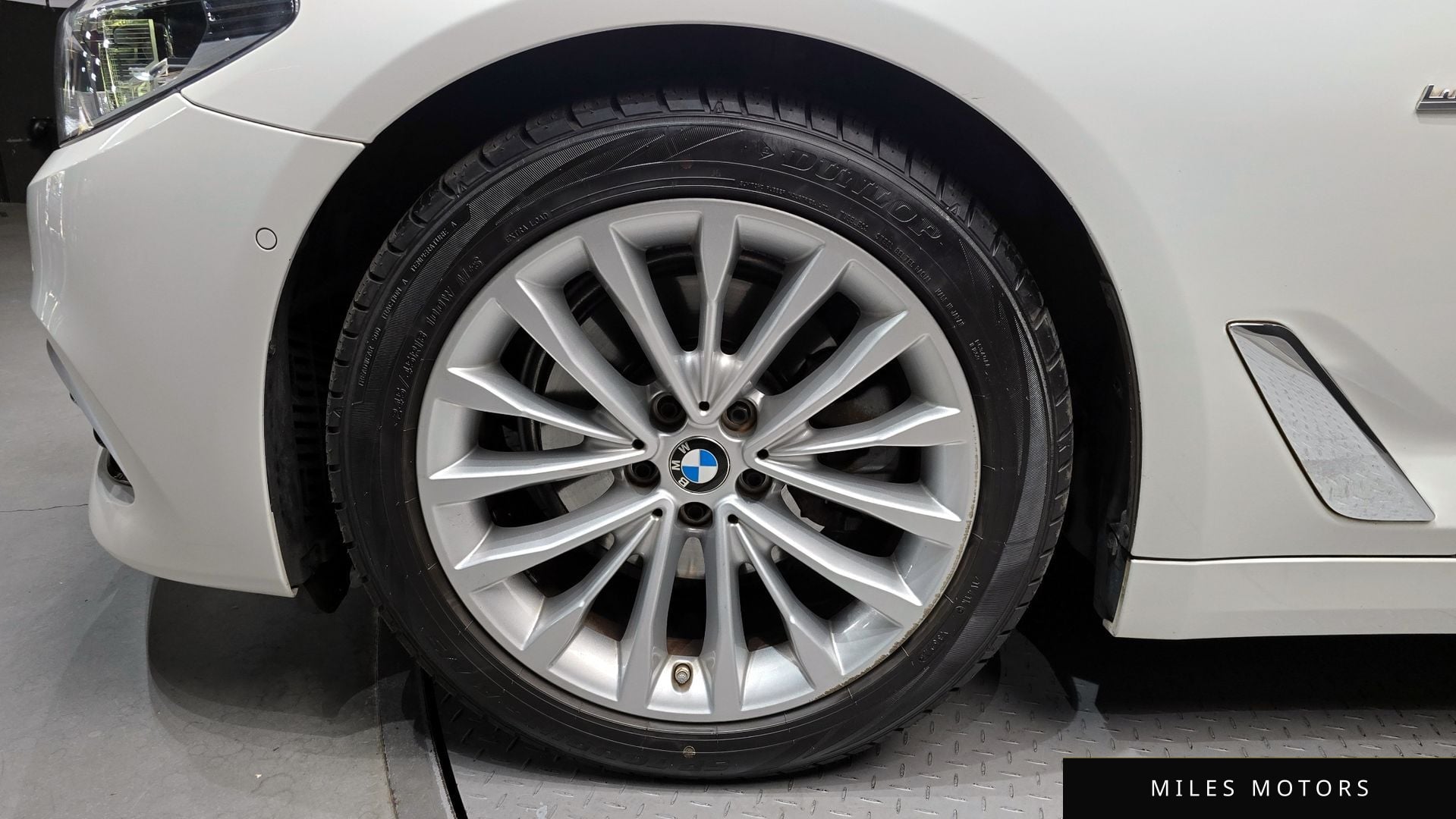 BMW 5 Series (G30) 2018 — миниатюра 5