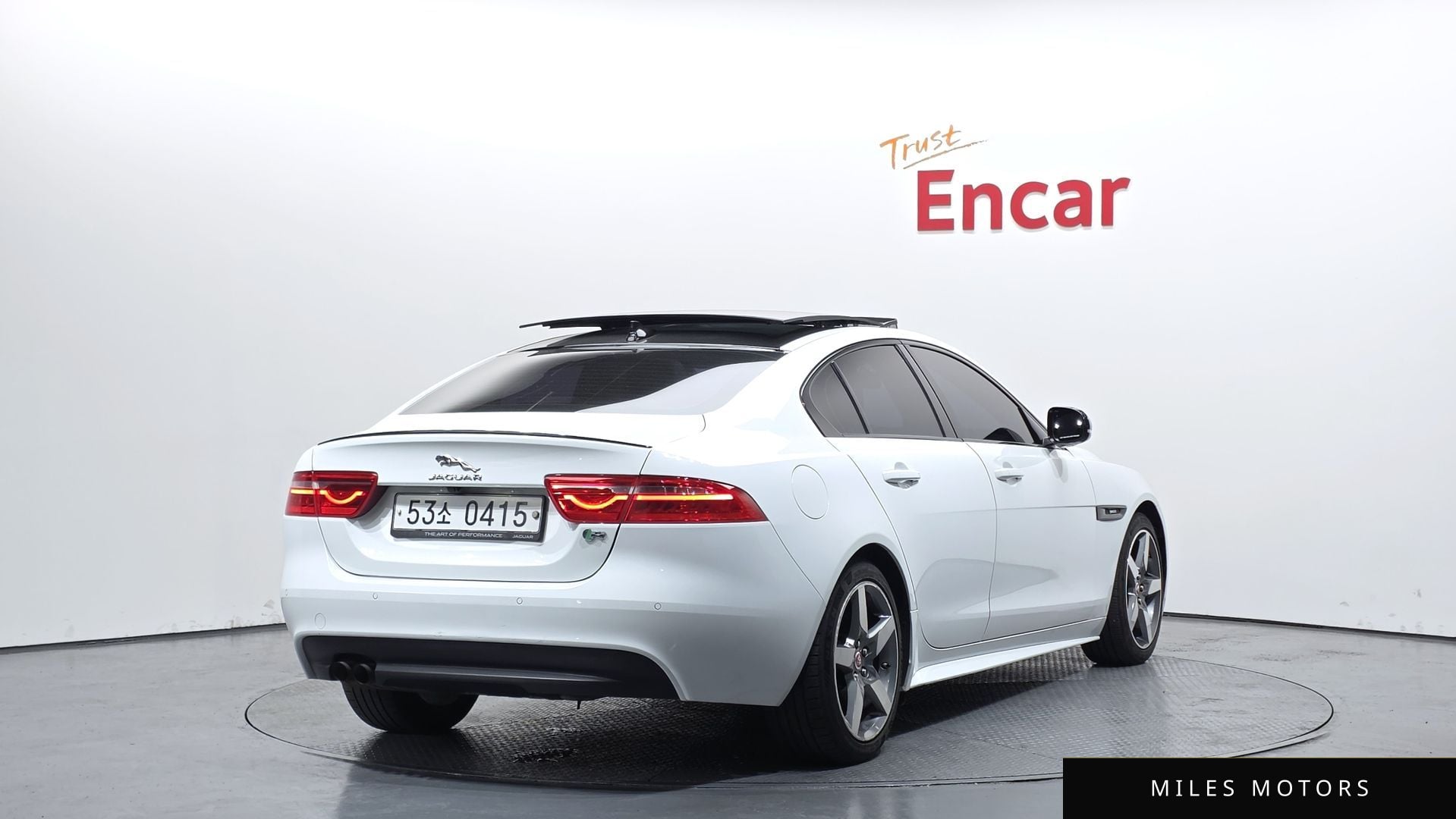 Jaguar XE 2016 — миниатюра 2