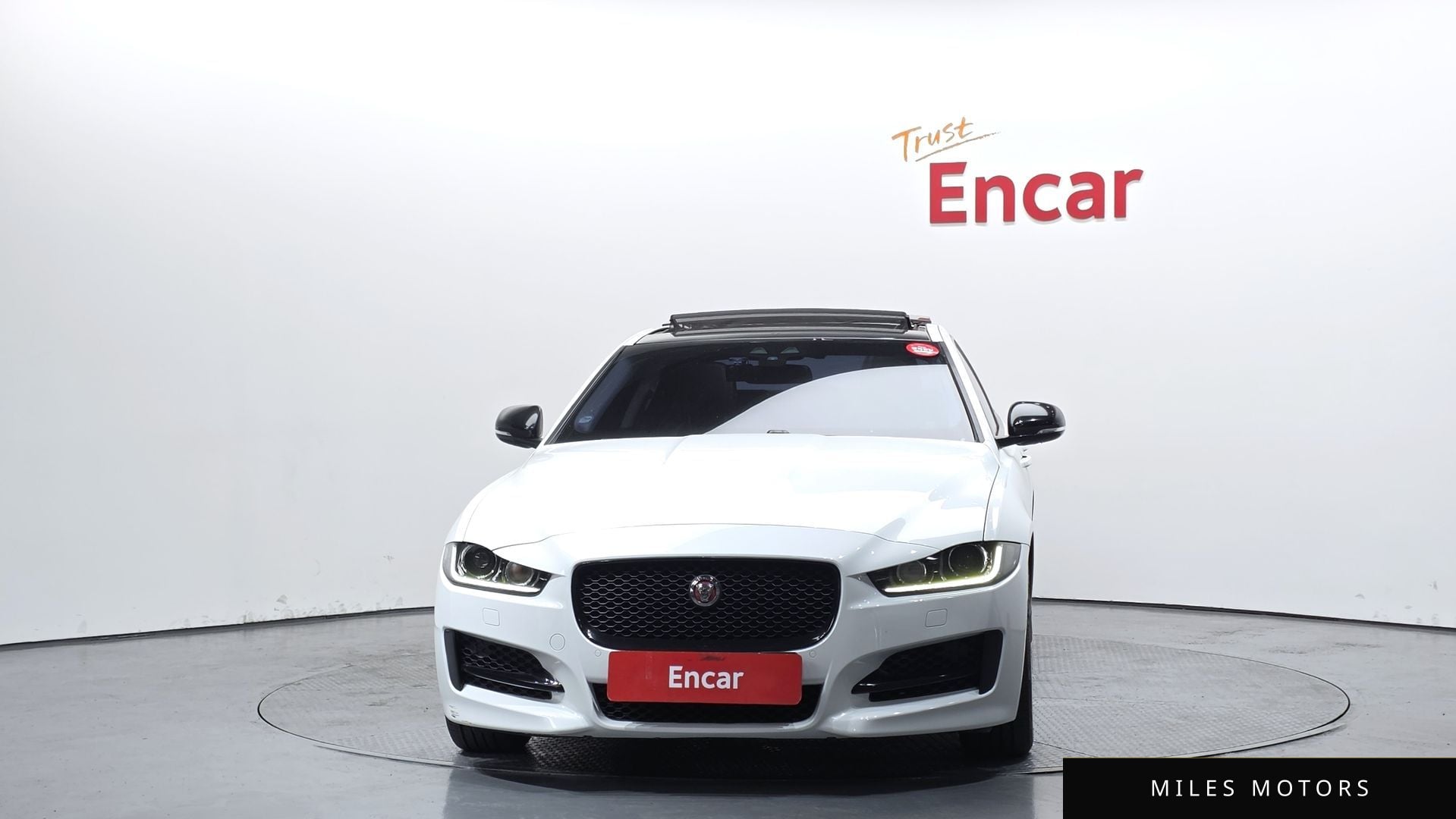 Jaguar XE 2016 — миниатюра 3