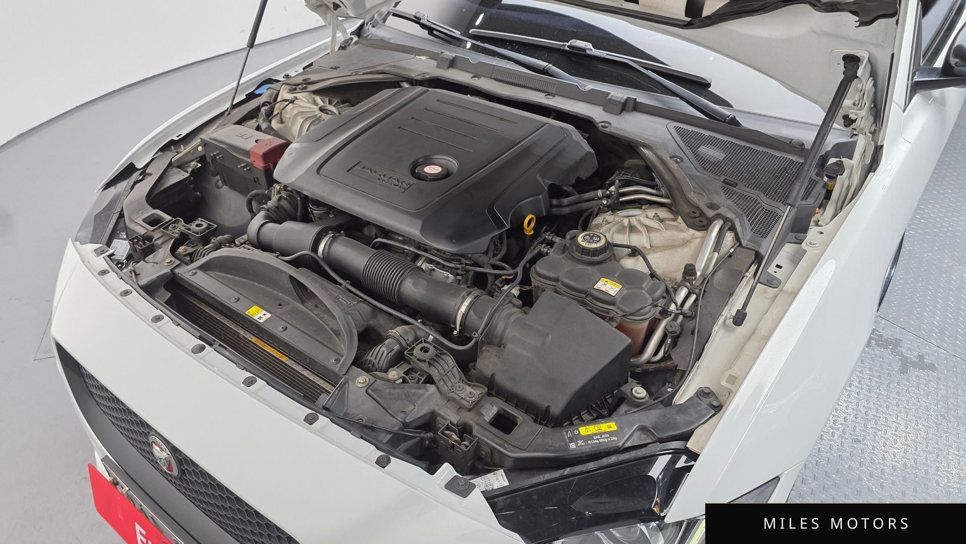Jaguar XE 2016 — миниатюра 6