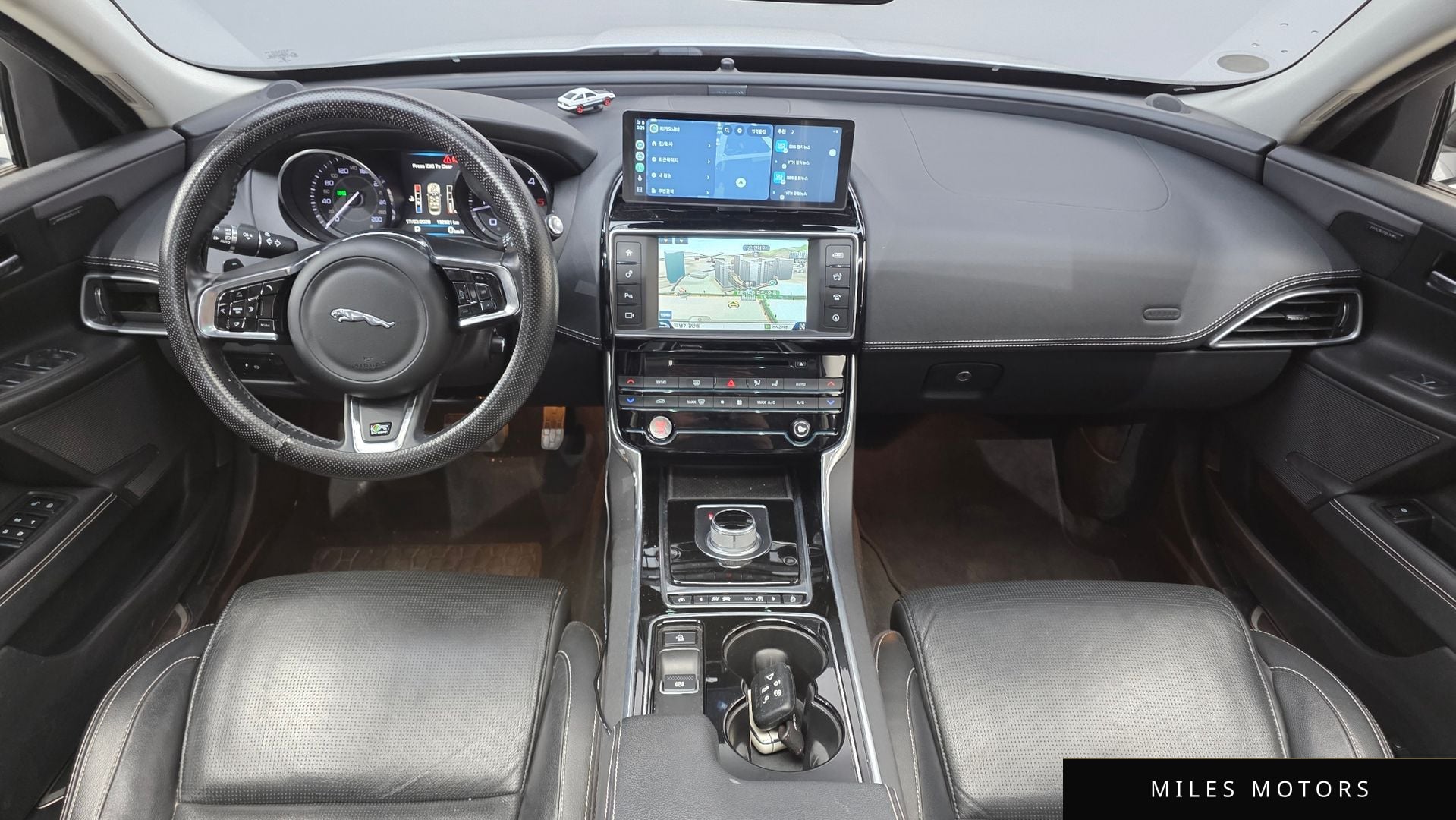 Jaguar XE 2016 — миниатюра 7