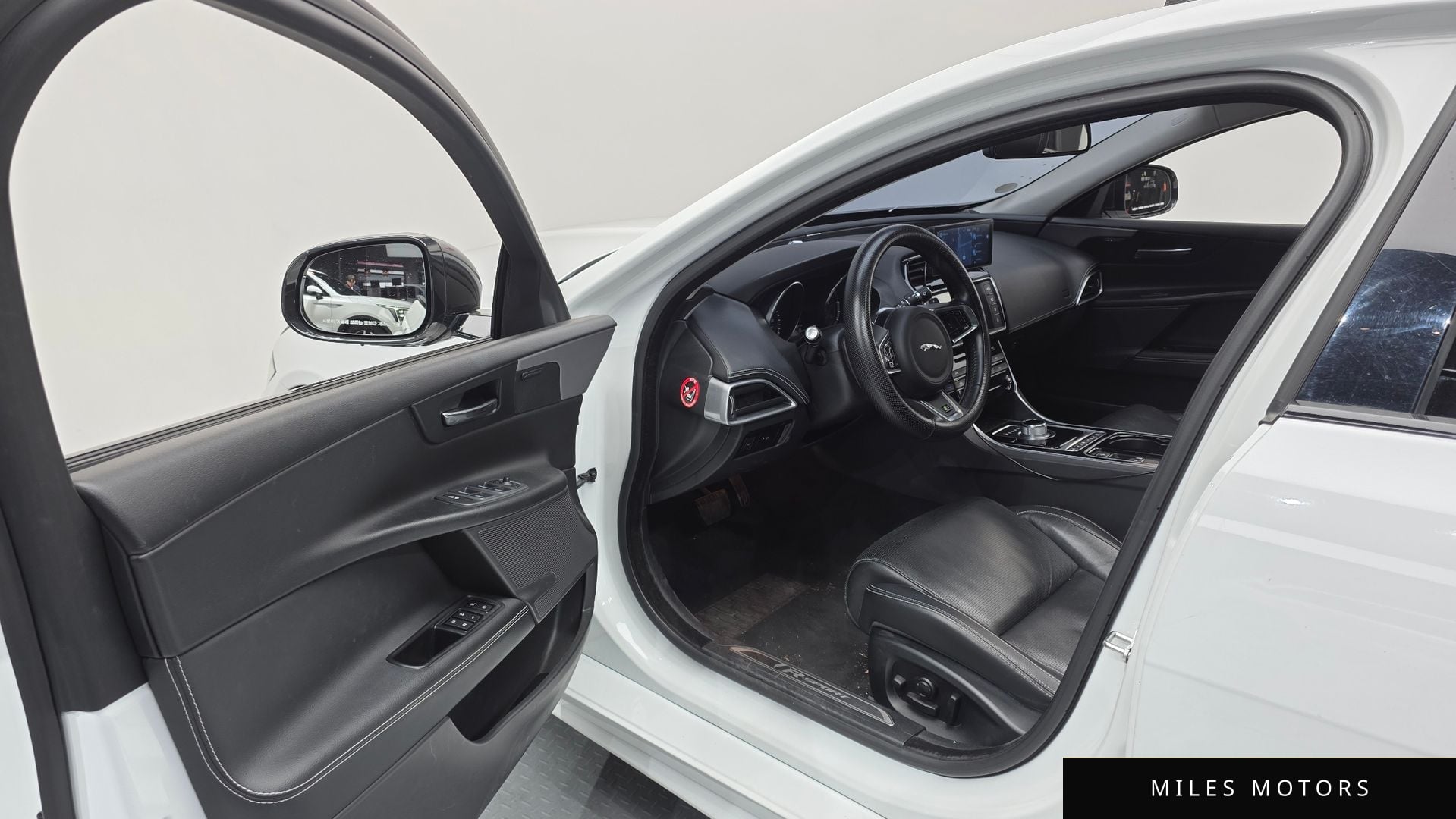 Jaguar XE 2016 — миниатюра 11