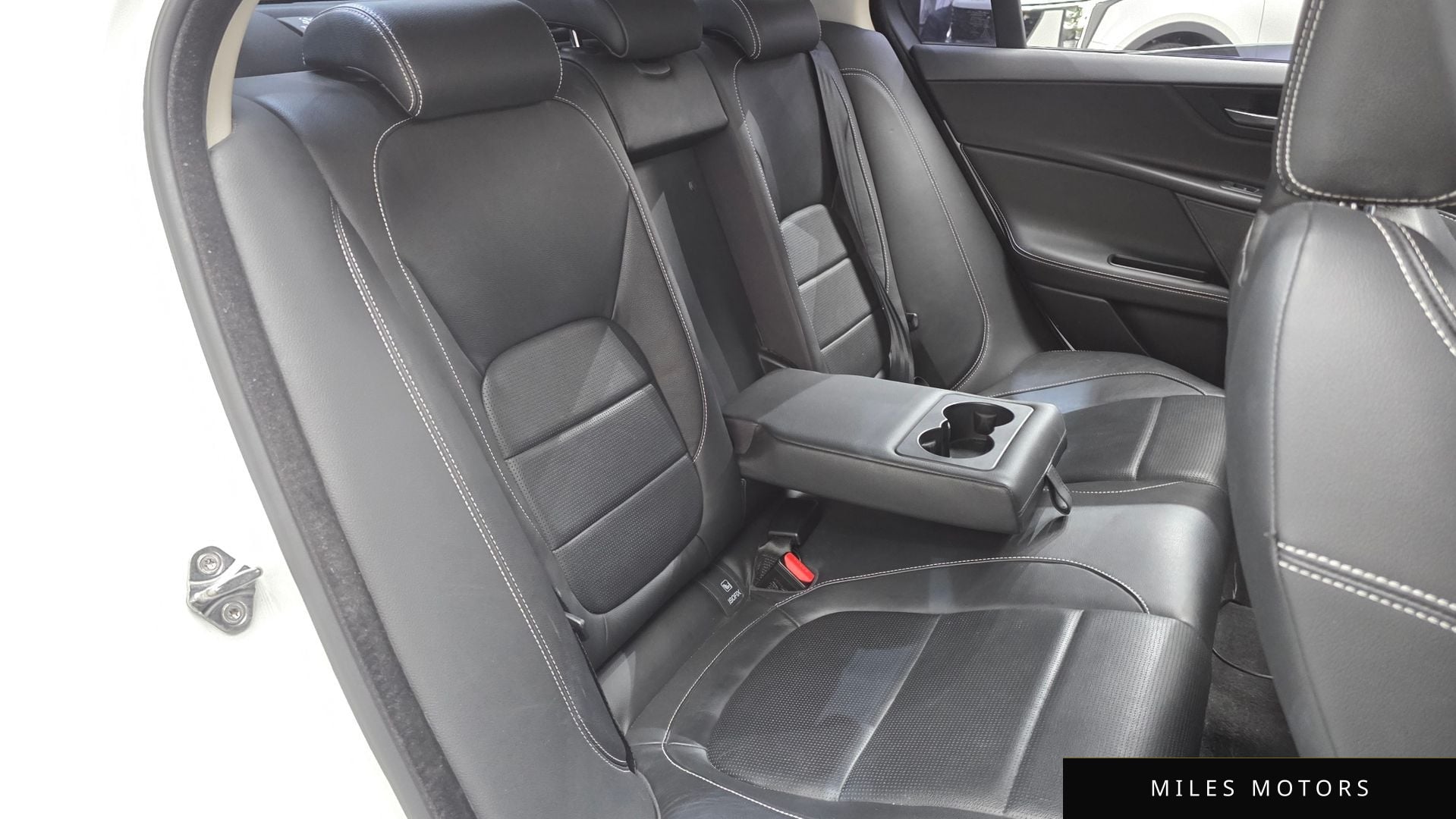 Jaguar XE 2016 — миниатюра 12
