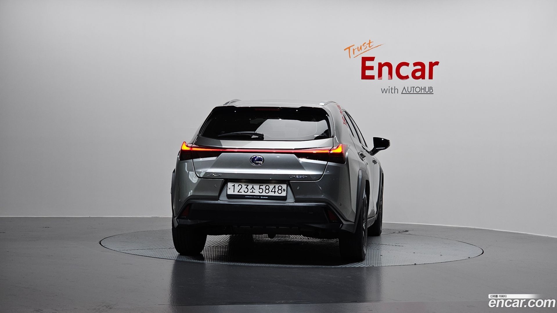 Лексус UX250h 2020 — миниатюра 4