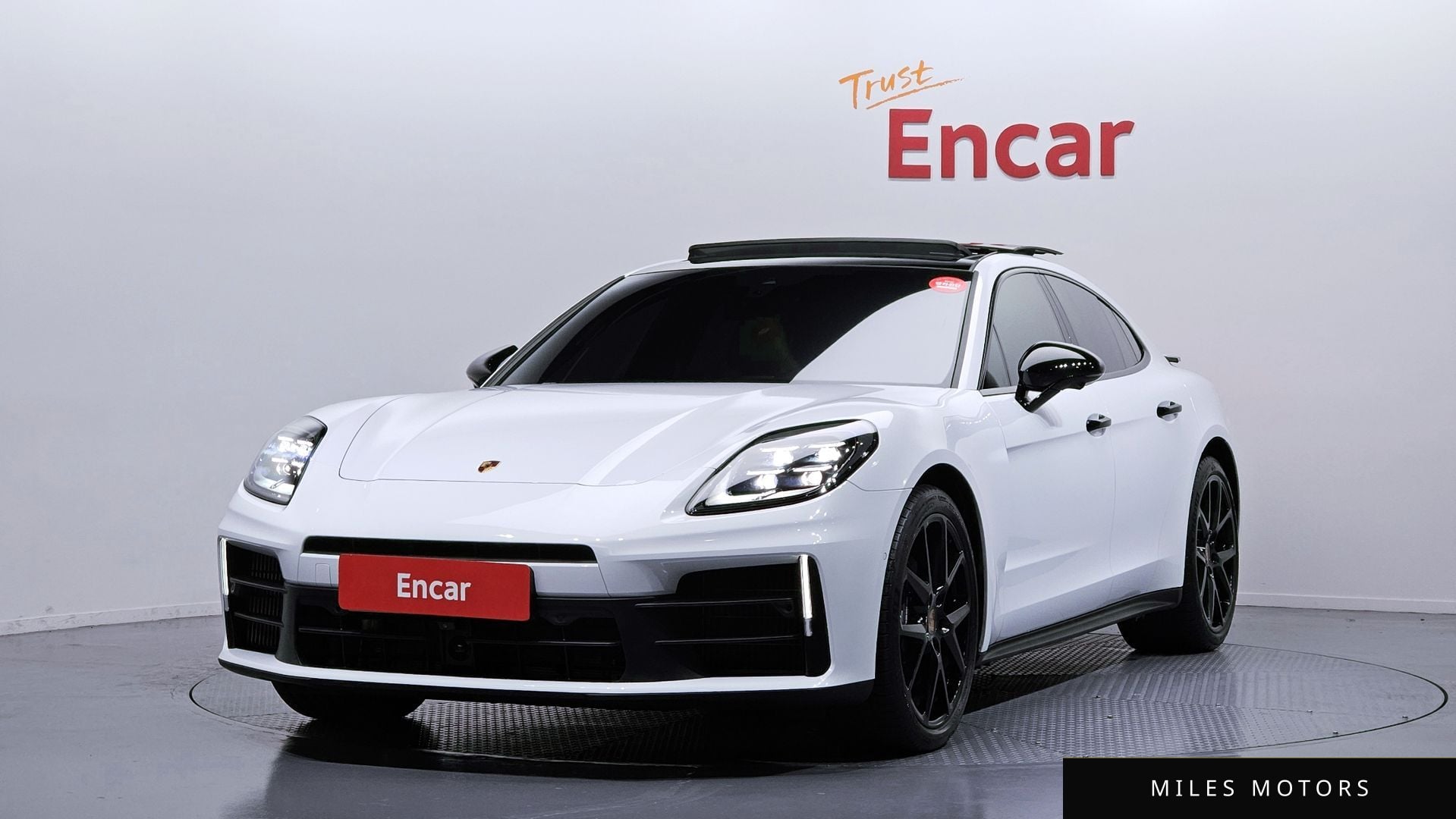Porsche Panamera 2024 — фото 1 из 12