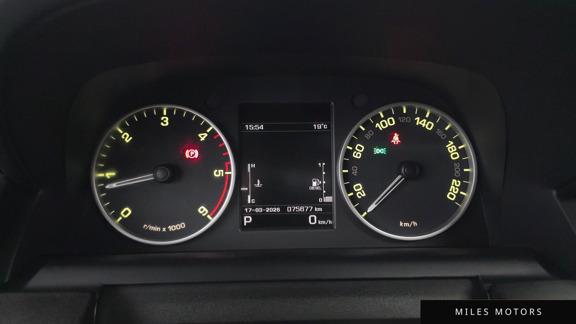 Land Rover Discovery 2016 — миниатюра 8