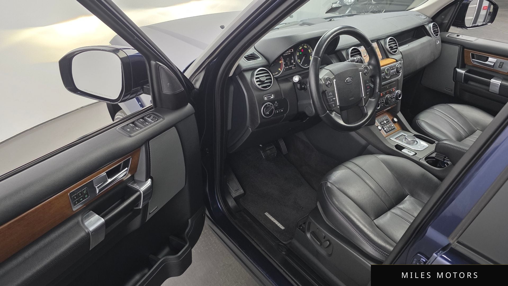 Land Rover Discovery 2016 — миниатюра 10