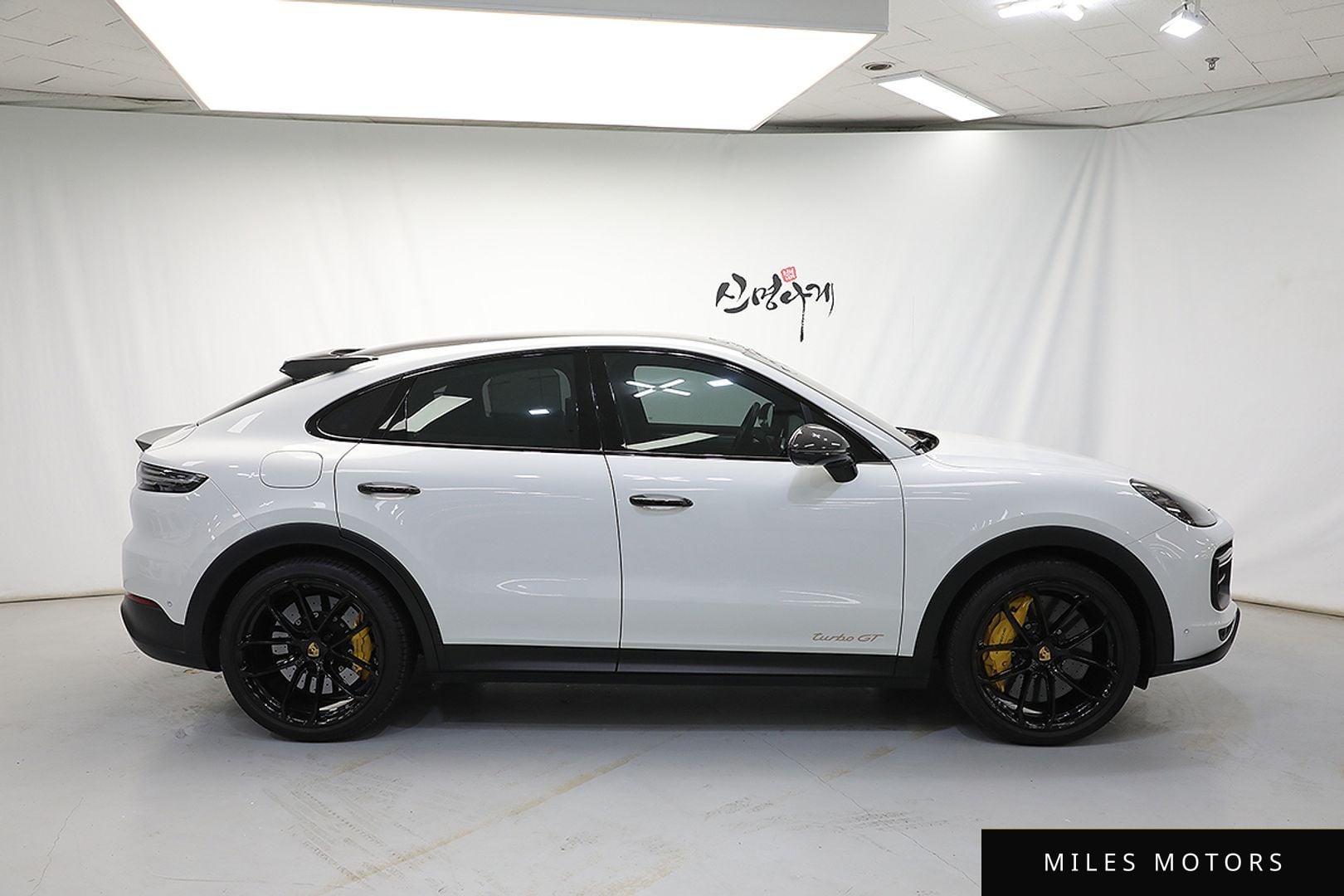 Porsche Cayenne 2023 — миниатюра 4