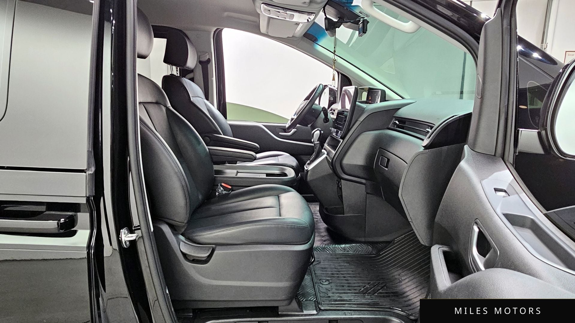 Hyundai Staria 2023 — миниатюра 11