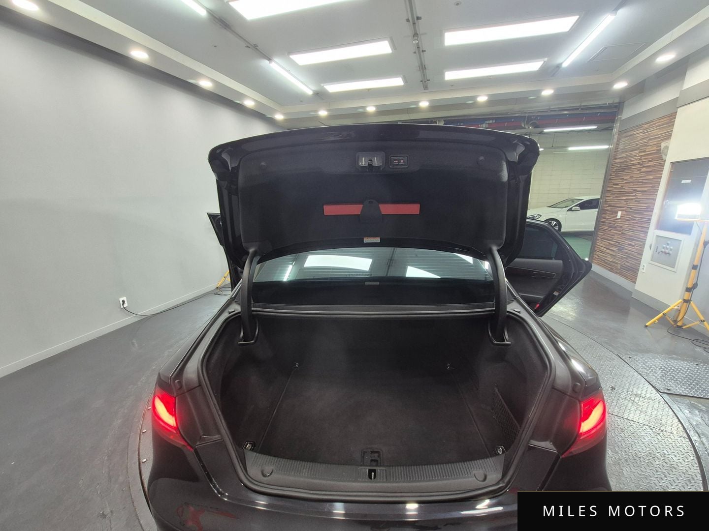Audi A8 2015 — миниатюра 4