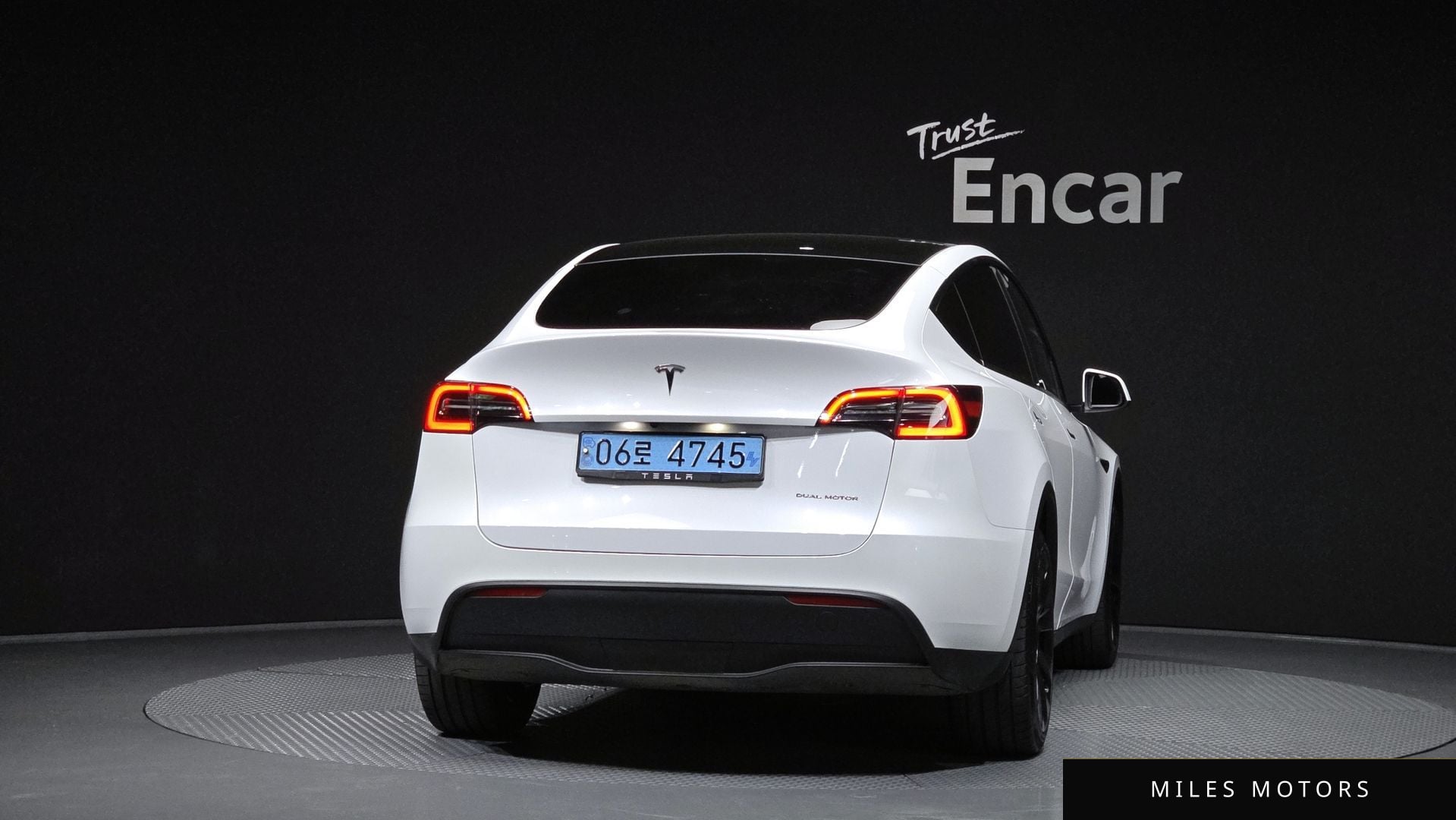 Tesla Model Y 2023 — миниатюра 4