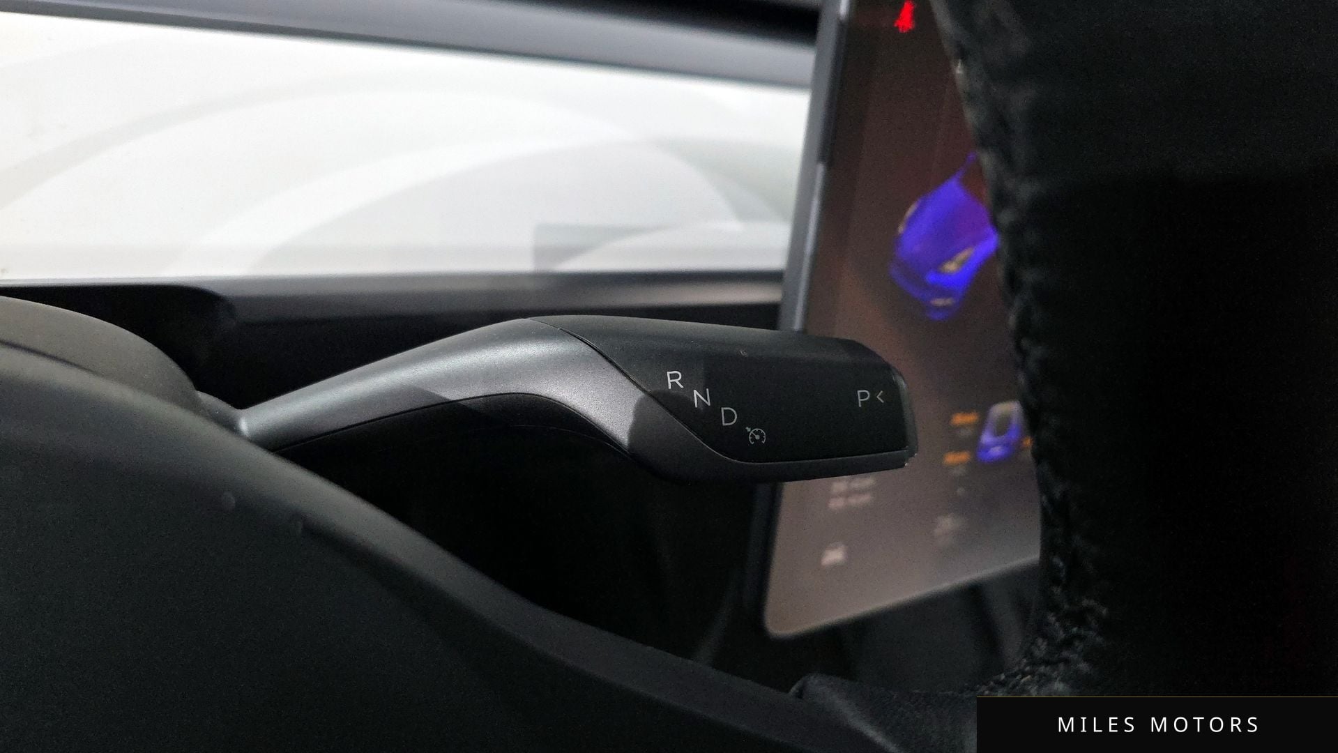 Tesla Model Y 2023 — миниатюра 9