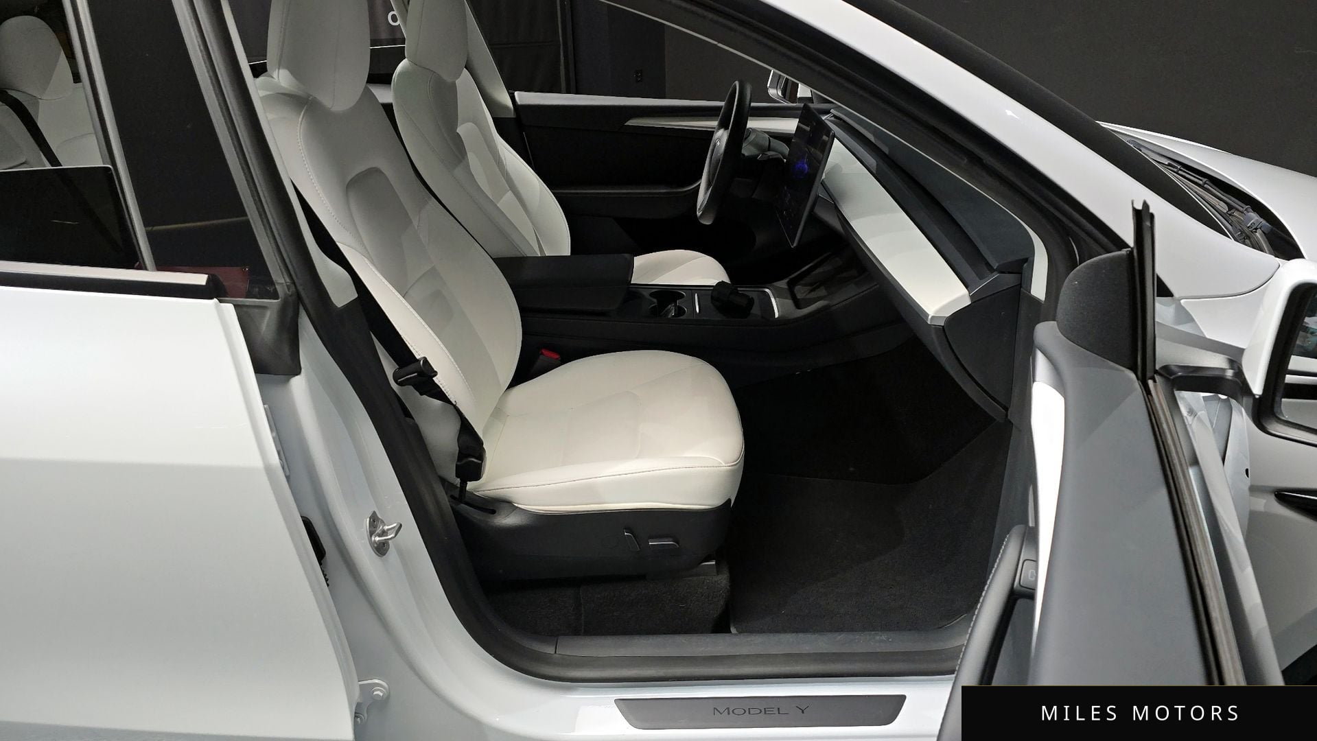 Tesla Model Y 2023 — миниатюра 11