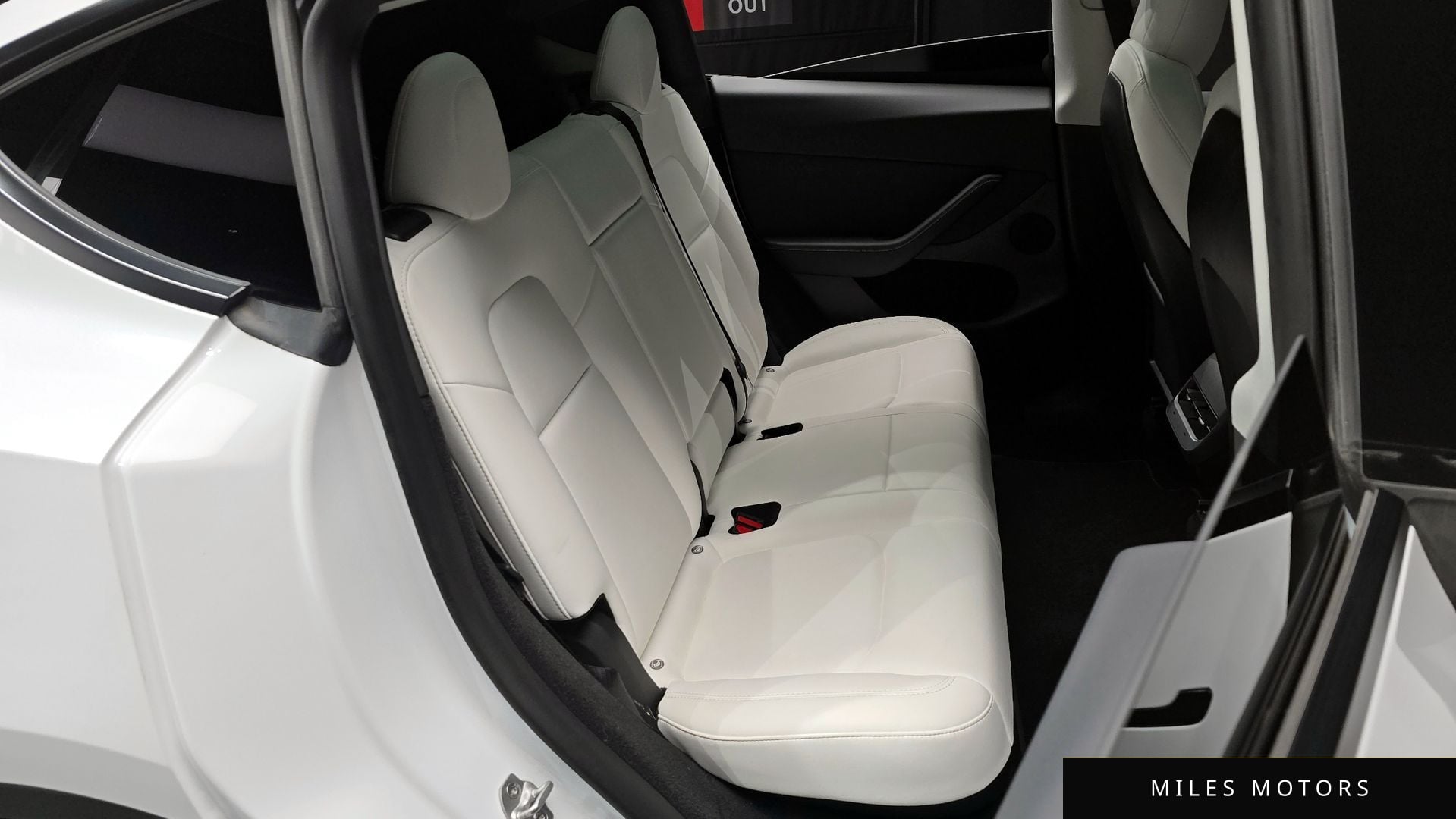 Tesla Model Y 2023 — миниатюра 12