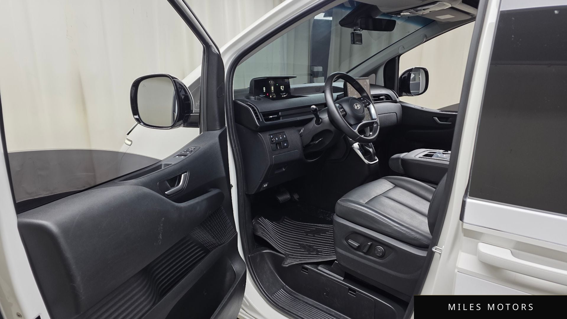 Hyundai Staria 2025 — миниатюра 10