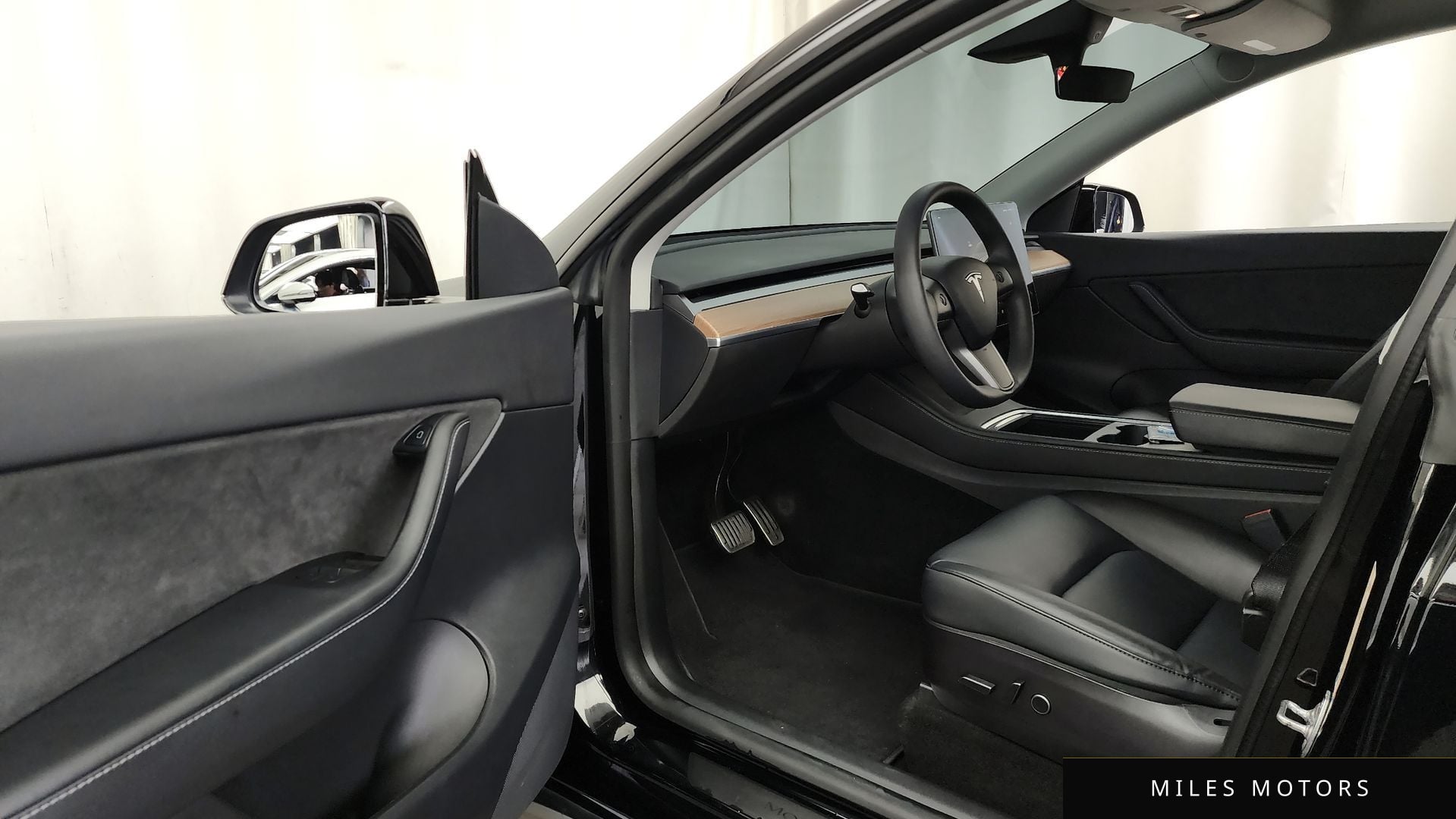 Tesla Model Y 2022 — миниатюра 10