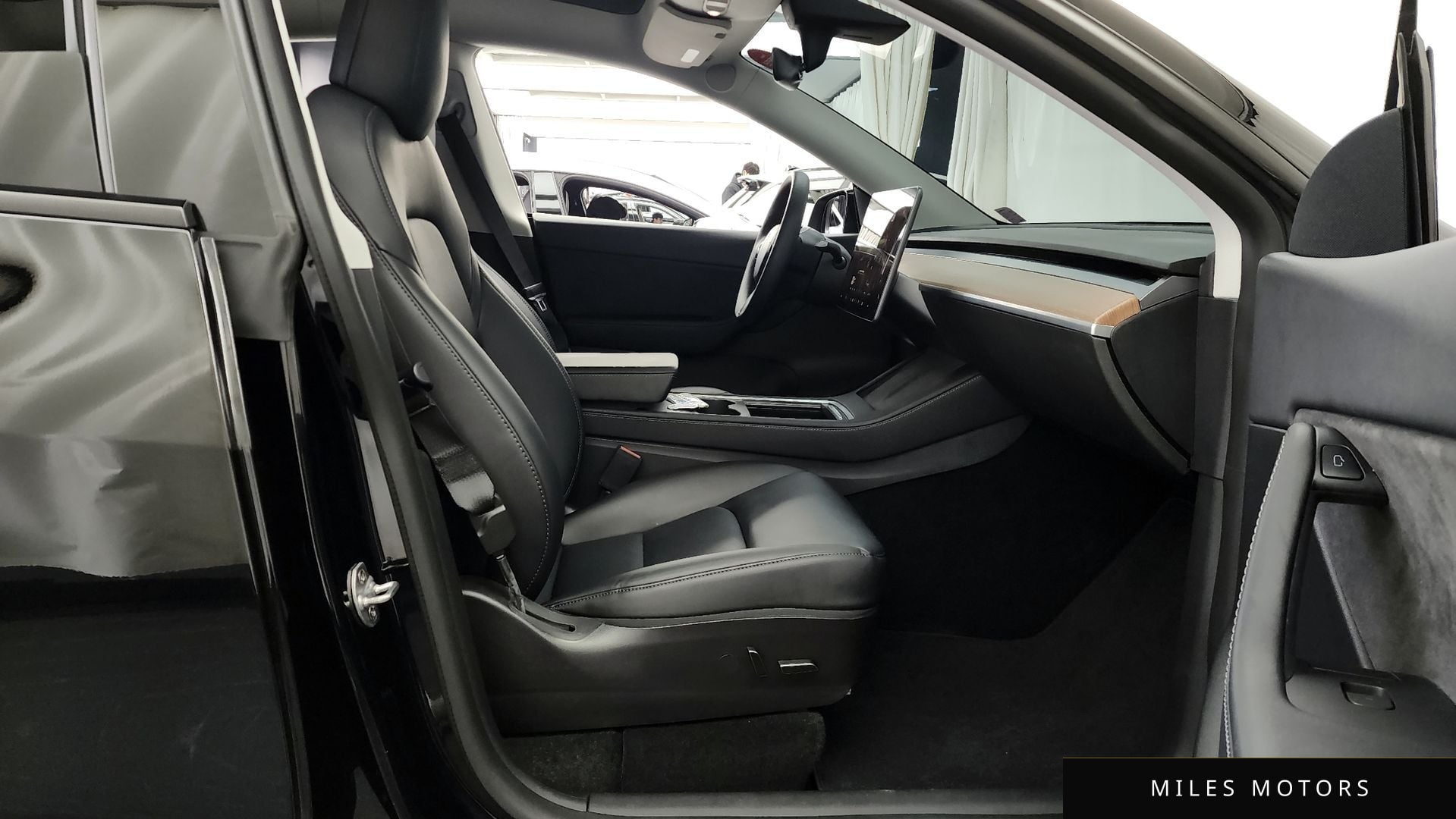 Tesla Model Y 2022 — миниатюра 11