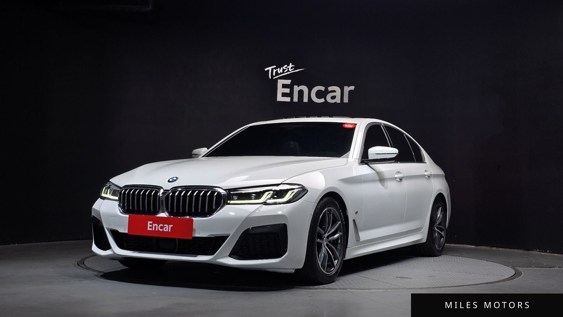BMW 5 Series (G30) 2023 — фото 1 из 12