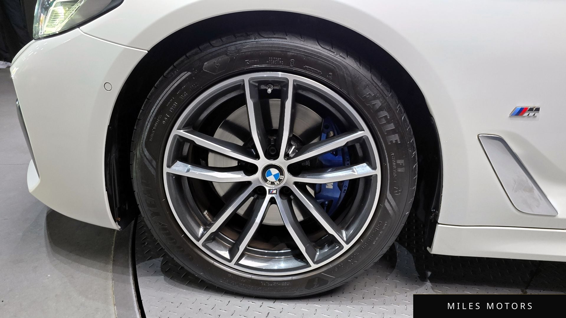 BMW 5 Series (G30) 2023 — миниатюра 5