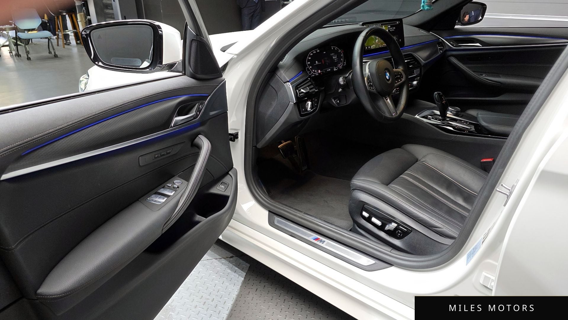 BMW 5 Series (G30) 2023 — миниатюра 11