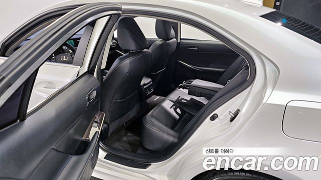 Лексус IS200t 2016 — миниатюра 11