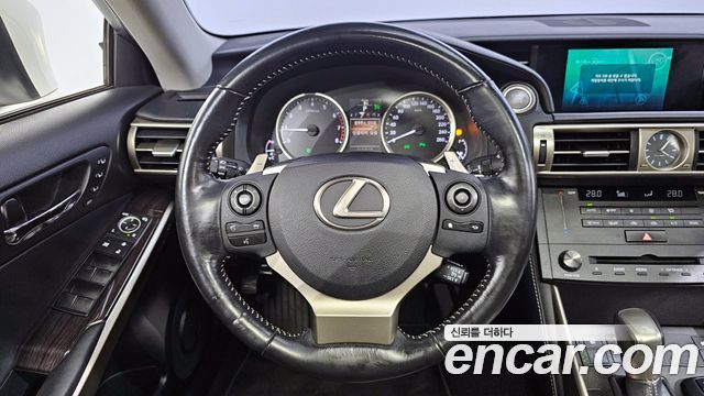 Лексус IS200t 2016 — миниатюра 13