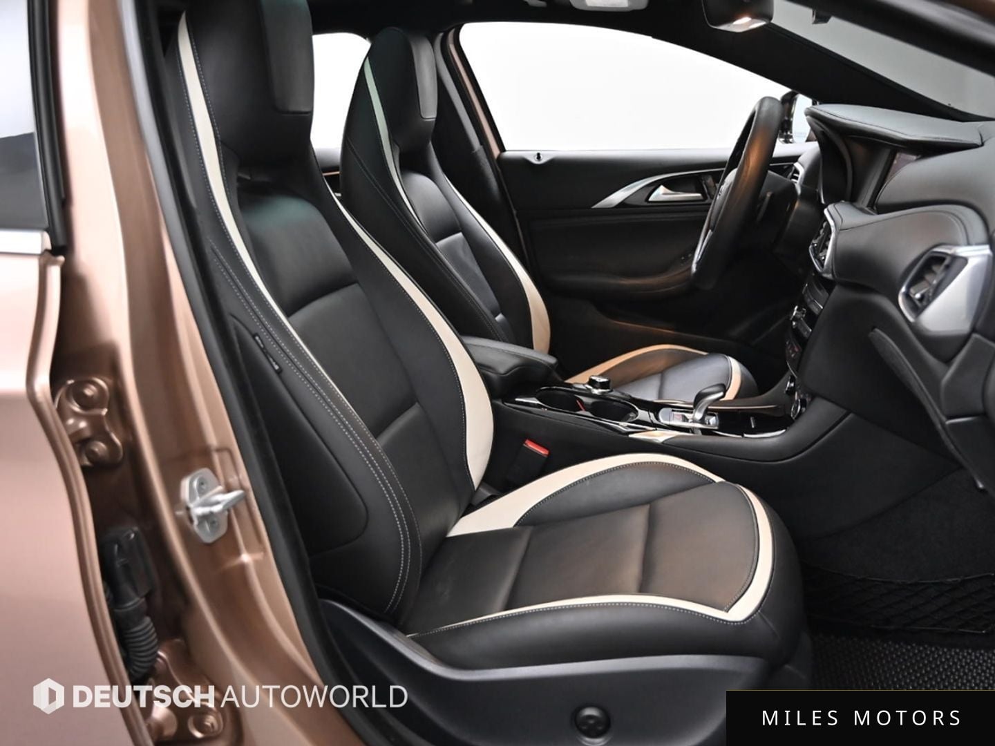 Infiniti Q30 2017 — миниатюра 10