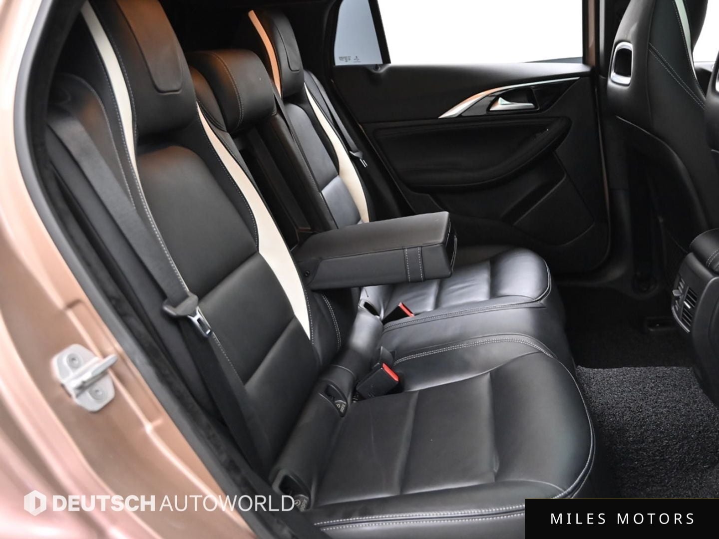Infiniti Q30 2017 — миниатюра 12