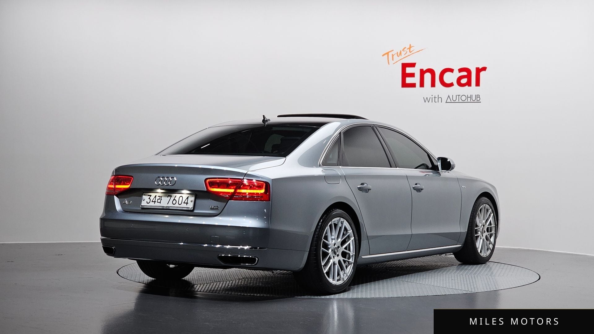 Audi A8 2012 — миниатюра 2