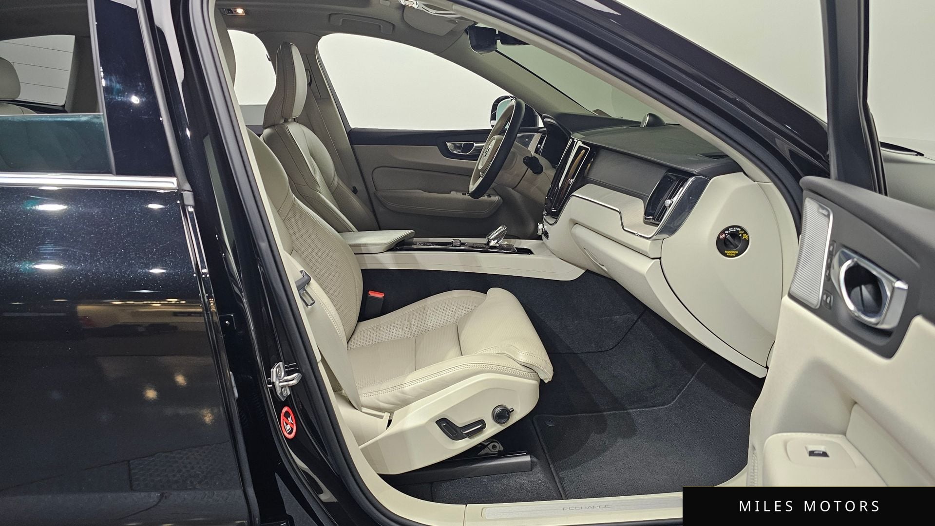 Volvo XC60 2021 — миниатюра 11