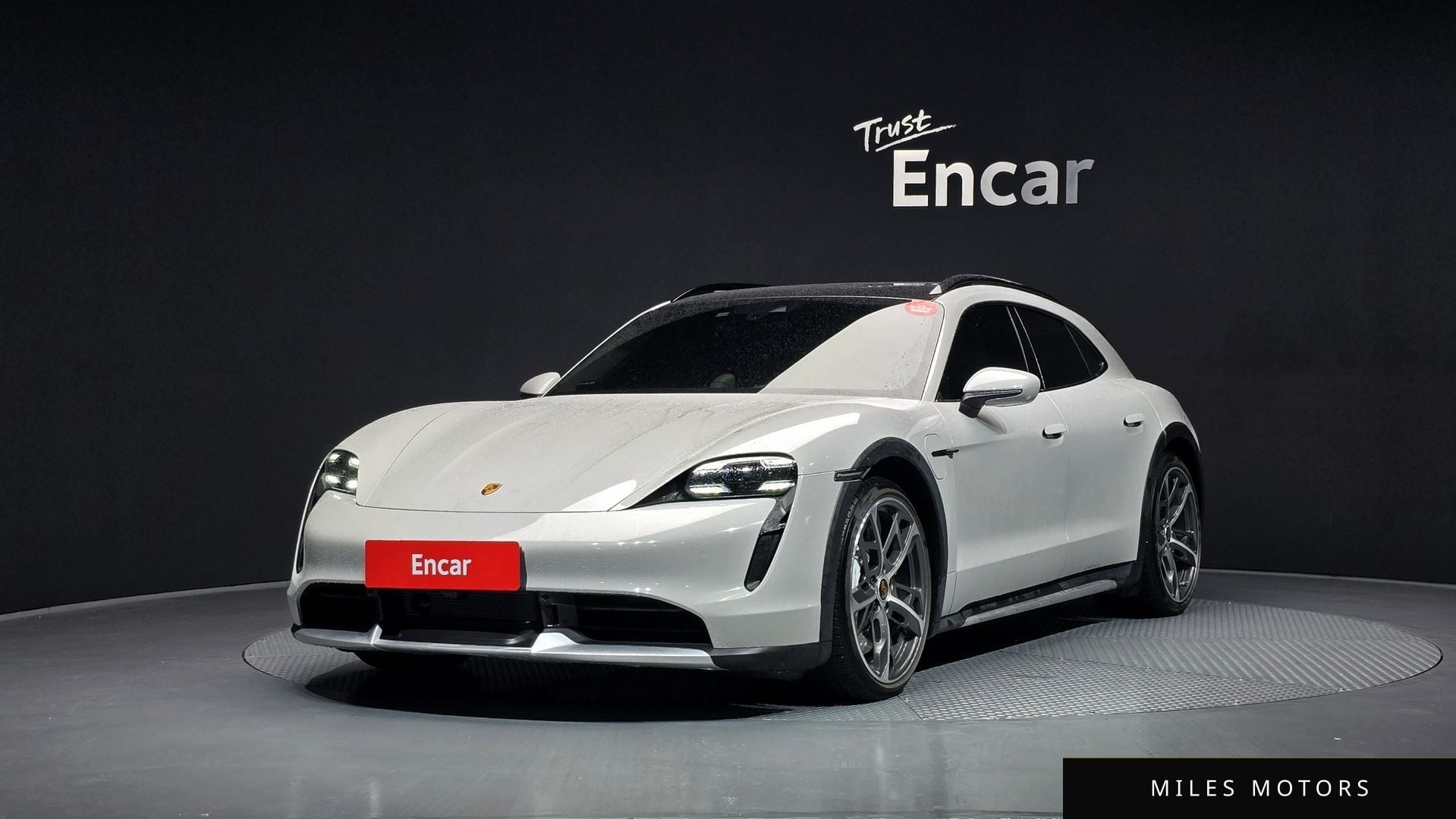 Porsche Taycan 2024 — фото 1 из 12