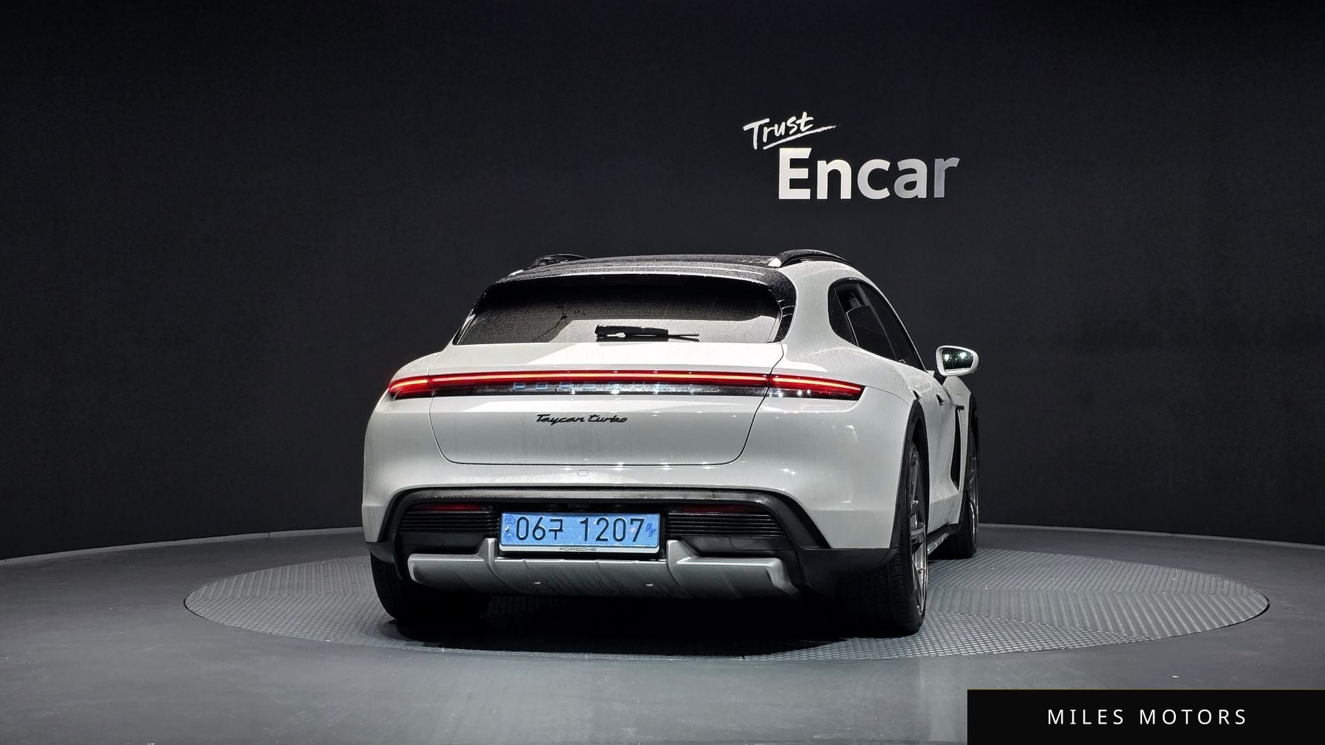 Porsche Taycan 2024 — миниатюра 4