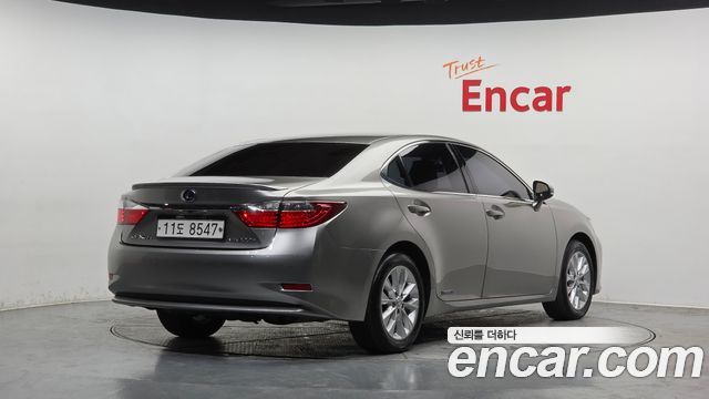 Лексус ES300h 2015 — миниатюра 2
