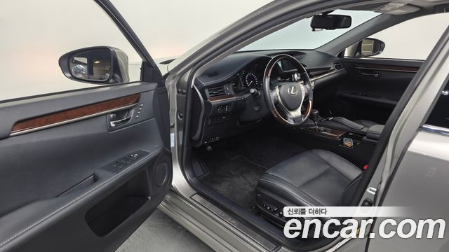 Лексус ES300h 2015 — миниатюра 10