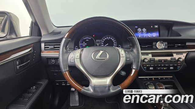 Лексус ES300h 2015 — миниатюра 13